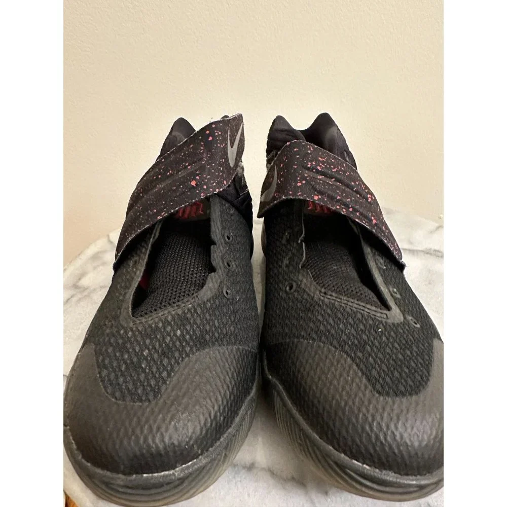 Nike Kyrie Basketball 🏀 Black Speckle Sneakers size 5.5Y (laces‎ not included)